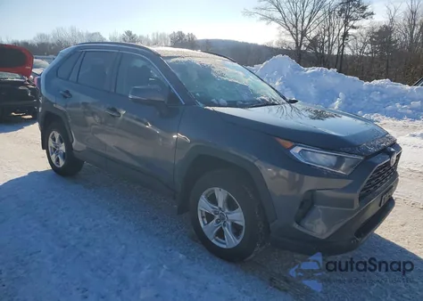 2021 Toyota Rav4 Xle z USA, uszkodzony, nr VIN 2T3P1RFV0MC159624